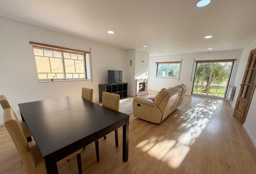 Moradia Isolada T4 com Vista Mar, Piscina e 2.000m² de Terreno