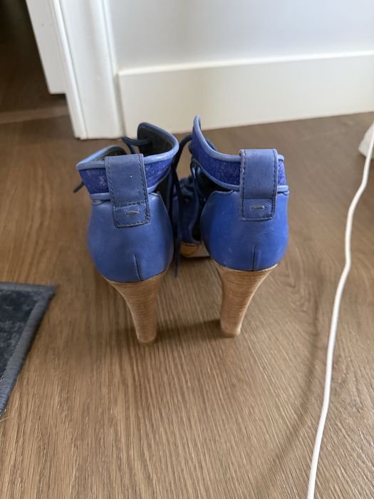 Sapatos 36 com atilhos marca zilian