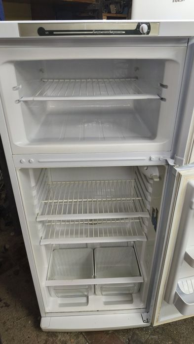 Продам холодильник Indesit