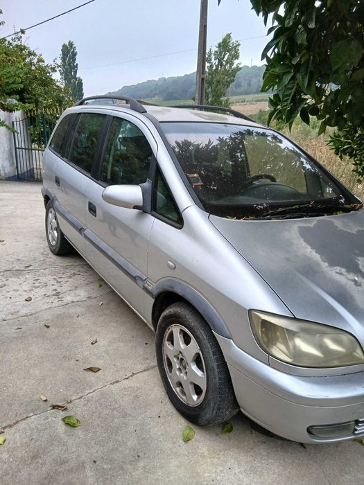 Carrinha Opel Zafira (Com Motor para Reparação)
