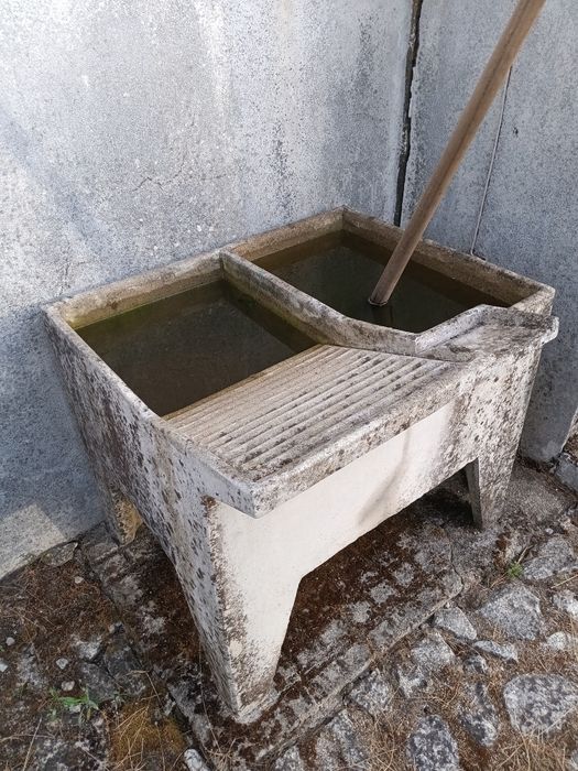 Tanque de cimento com 2 cubas