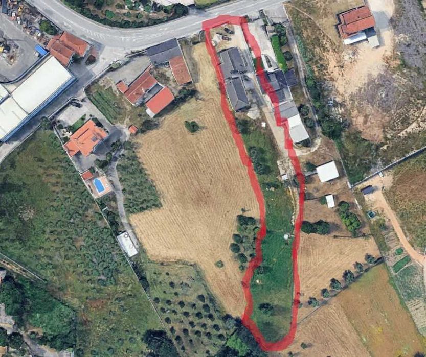 Venda de quinta na Quinta da Sardinha na estrada principal .