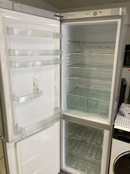 Amica FK338.6GBAA чорне скло холодильник з Європи