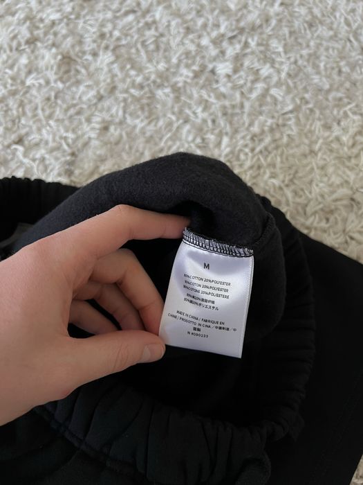 Fear of God essentials off white шорти