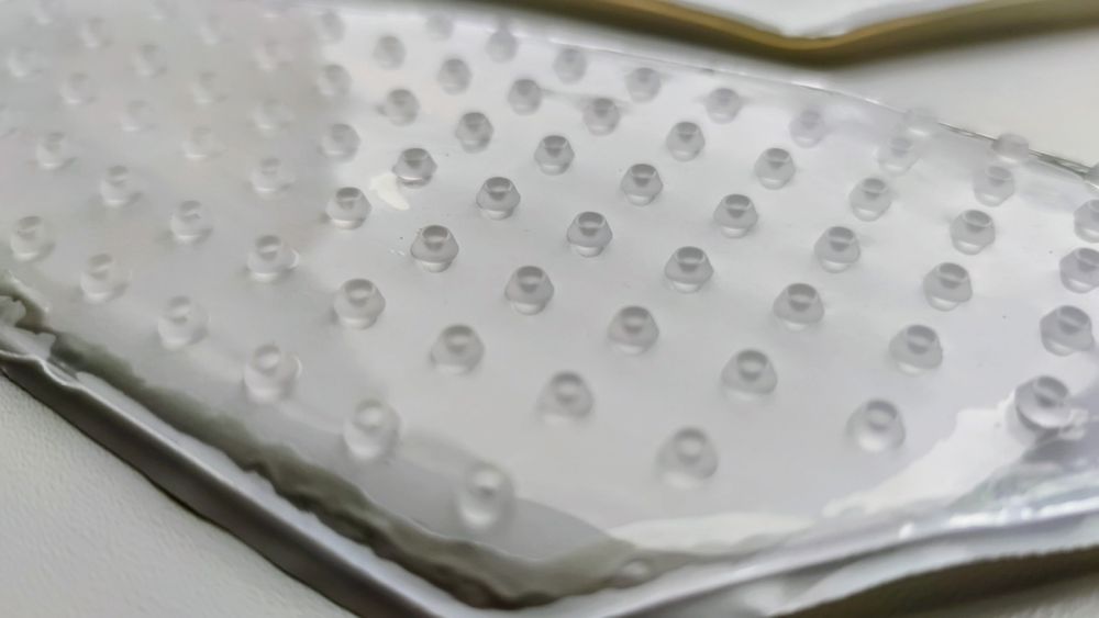 Захисна накладка на бак мотоцикла.