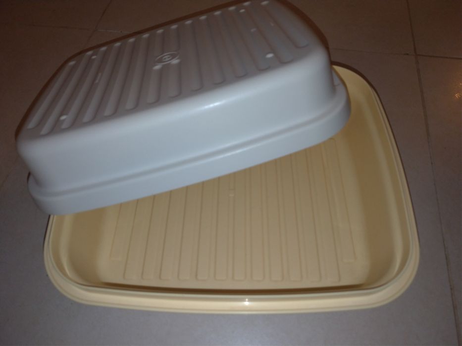 Tupperware Bread Box, etc64550503529730120
