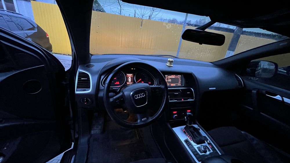 Продам власний автомобіль Audi Q7