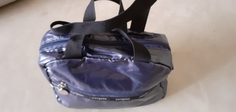 Сумочка маленькая фирменная