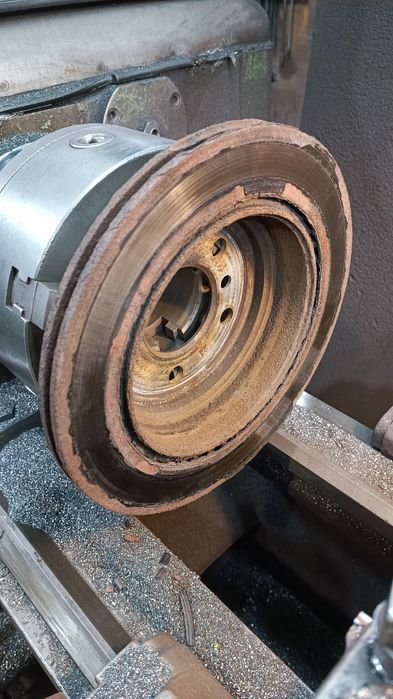 Проточка тормозних дисків. Гальмівні диски.Суппорт,