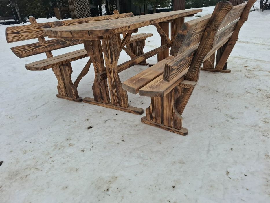 Stół z ławkami do ogrodu