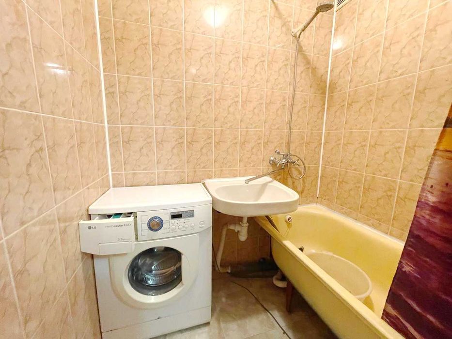 Продаж великогабаритної 1-кімнатної квартири на Океанівській.