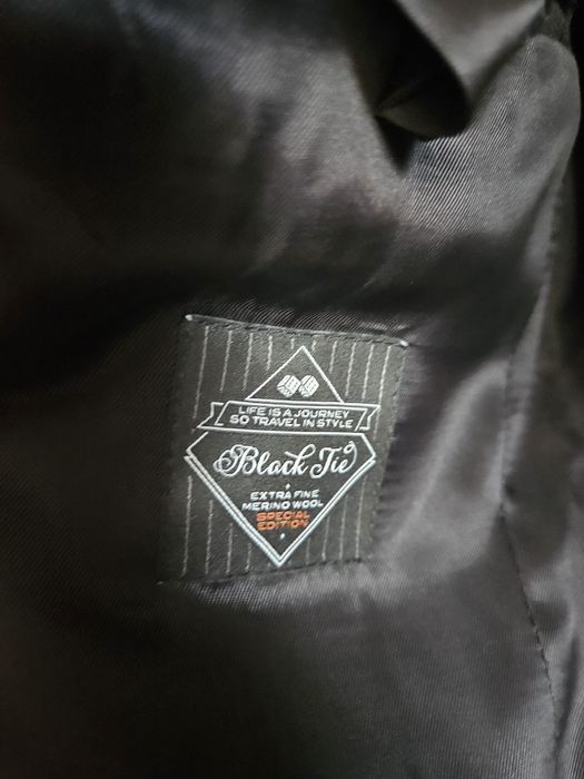 Smoking czarny wełniany z klapami Lancerto