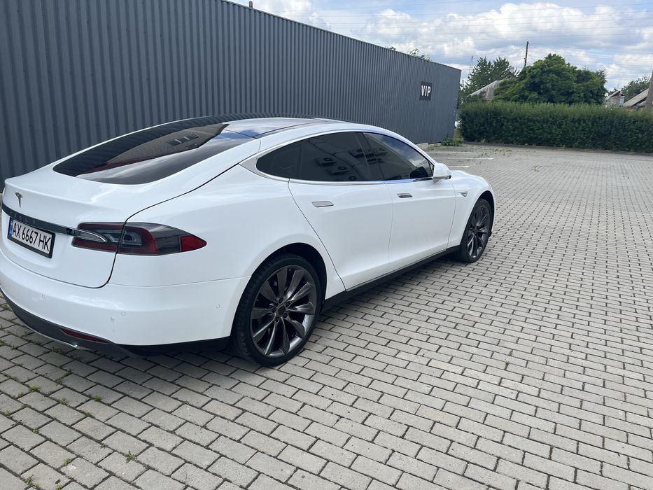 Tesla S 85 квт полный привод пневма