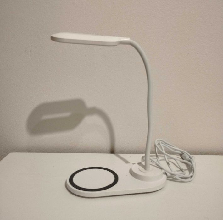 Bezprzewodowa ładowarka do telefonu z lampką biurową LED