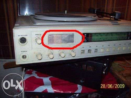 stary rosyjski adapter, gramofon z radiem i kolumnami