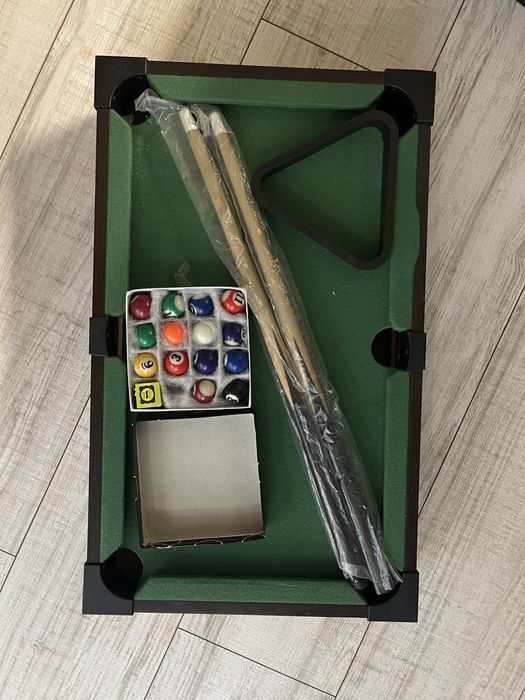 pool table / bilhar