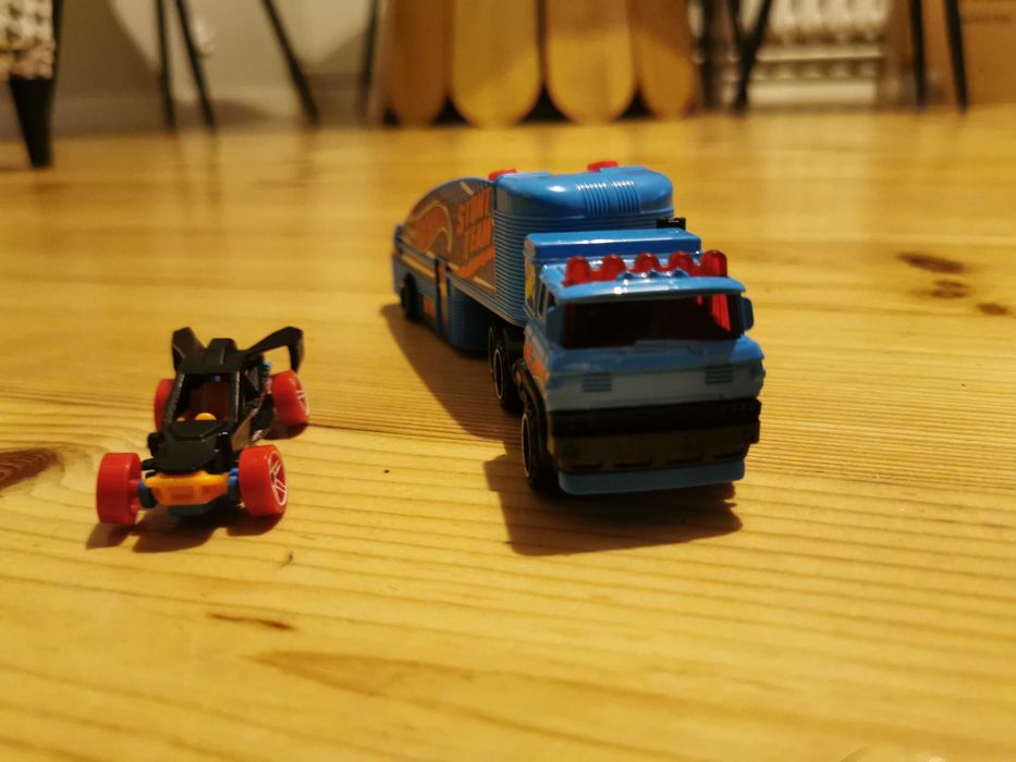 HOT WHEELS Ciężarówka stunt team