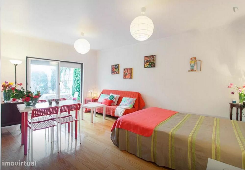 1-Bedroom Apartment Located in Graça, Lisbon
