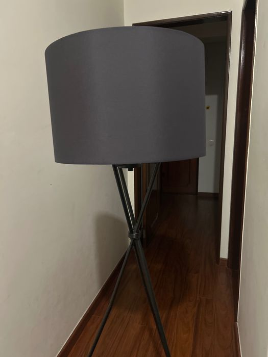 Candeeiro de pé preto