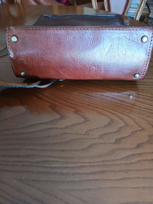 Bolsa em couro impecável