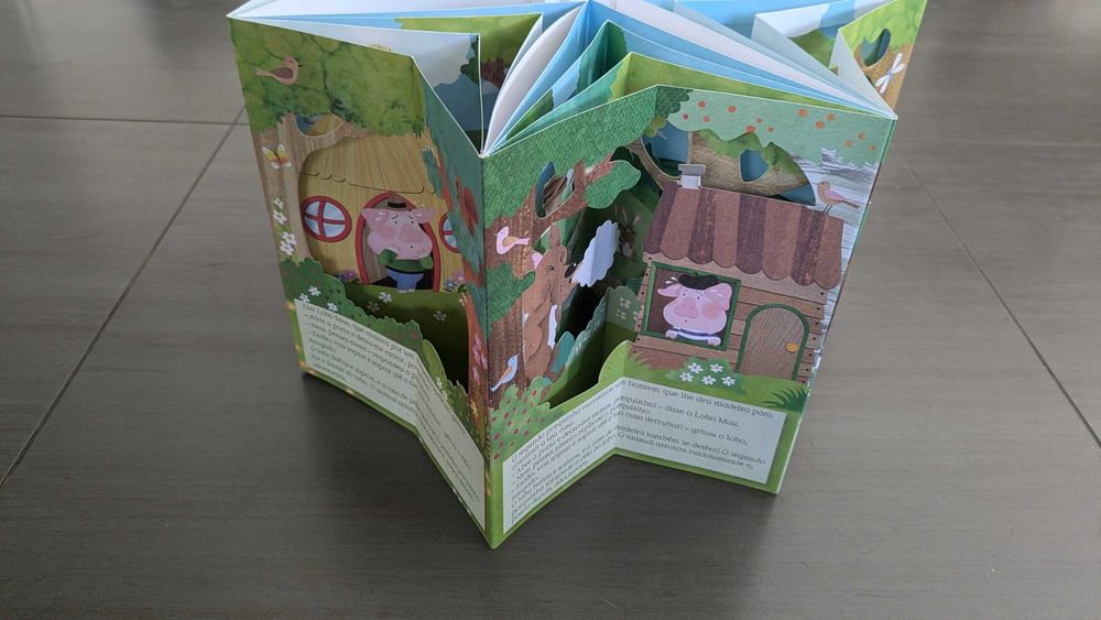 livro infantil pop up 3D carrossel de contos: OS TRÊS PORQUINHOS
