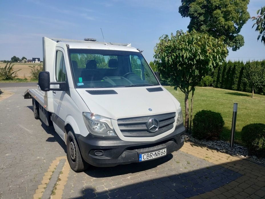 Auto laweta Transport Pomoc drogowa Holowanie