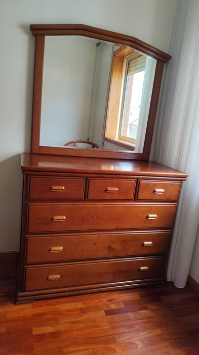 Quarto Completo (cama+mesas cabeceira+cómoda)