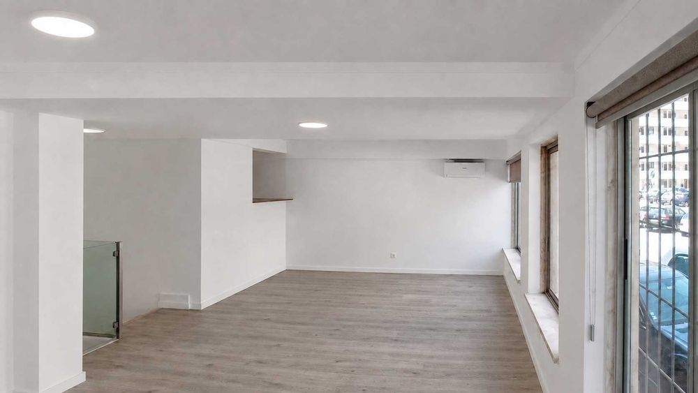 Loja Comercial Remodelada no Bonfim, Setúbal