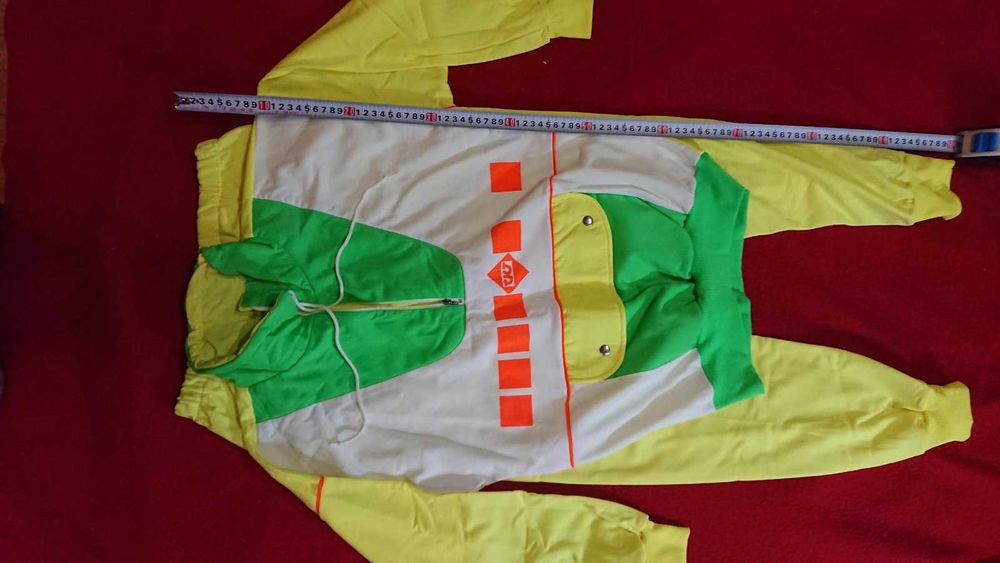 продам костюм спортивный