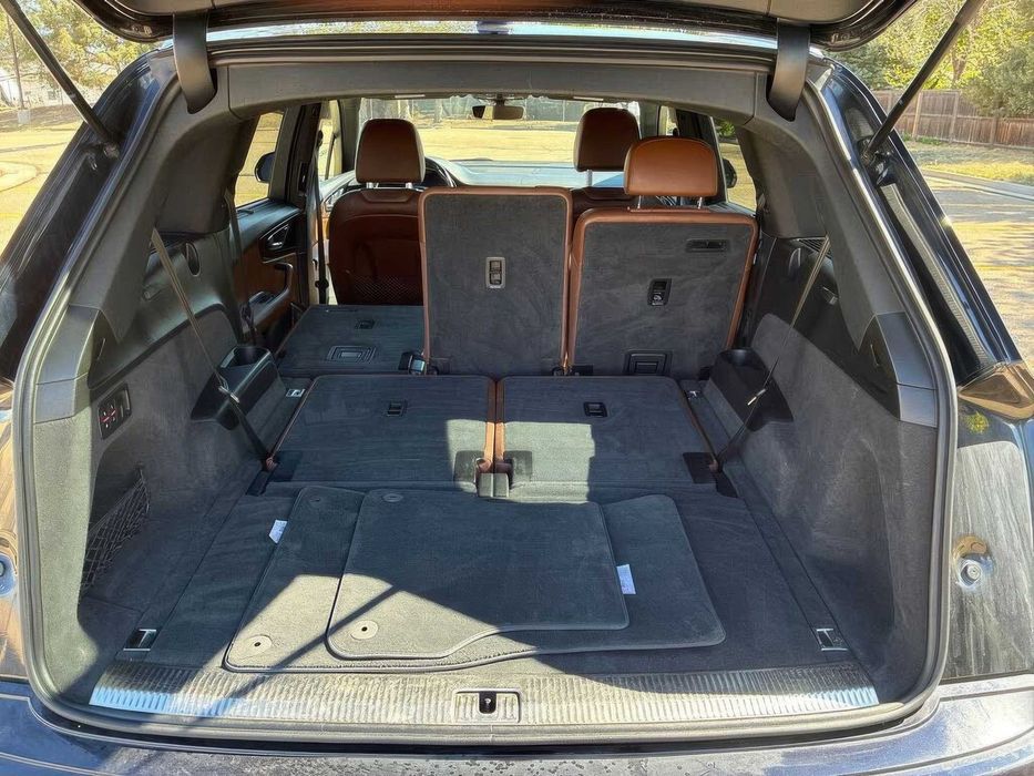 AUDI Q7      2017
