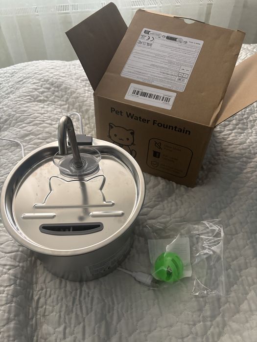 Поилка для кота фонтан и игрушка мячик в подарок