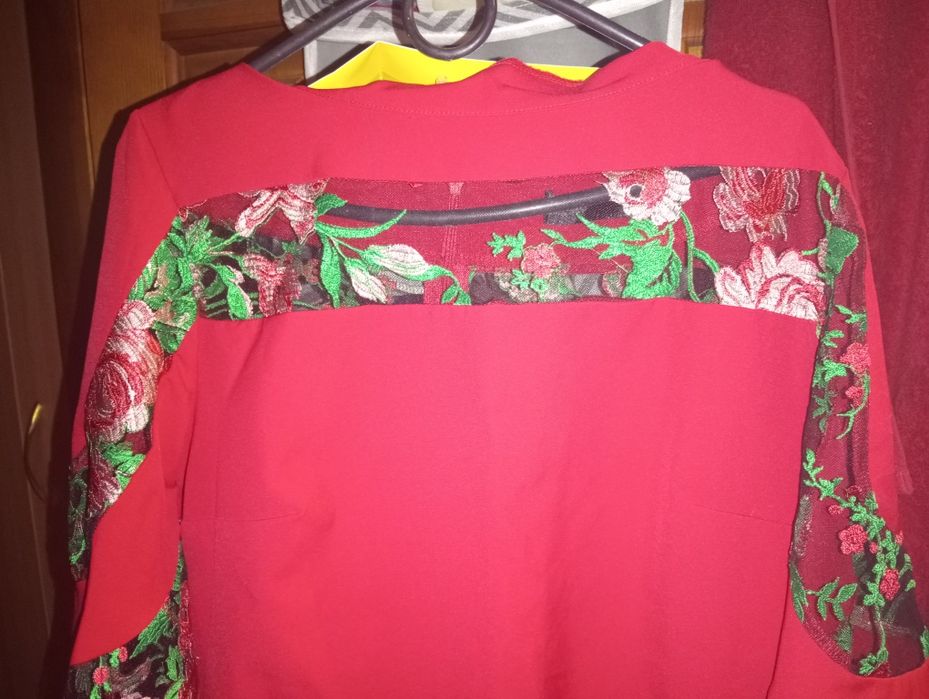 Сукня вишита в гарному стані