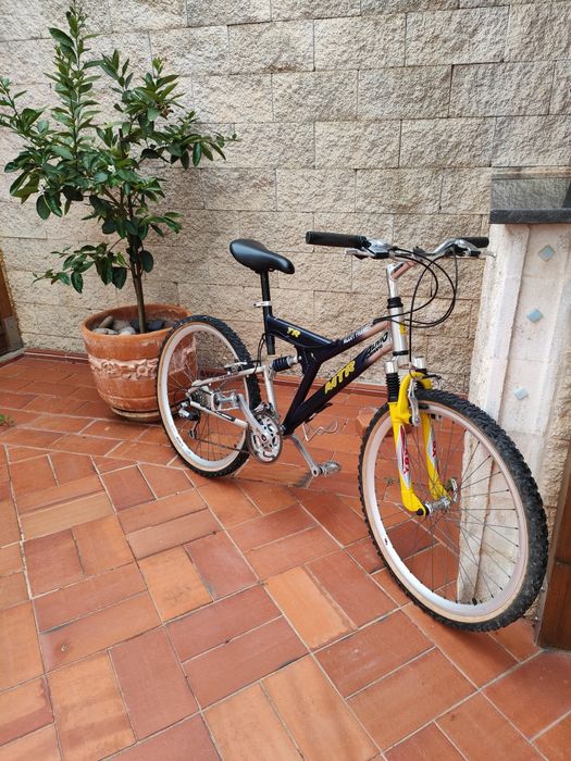Bicicleta suspensão total