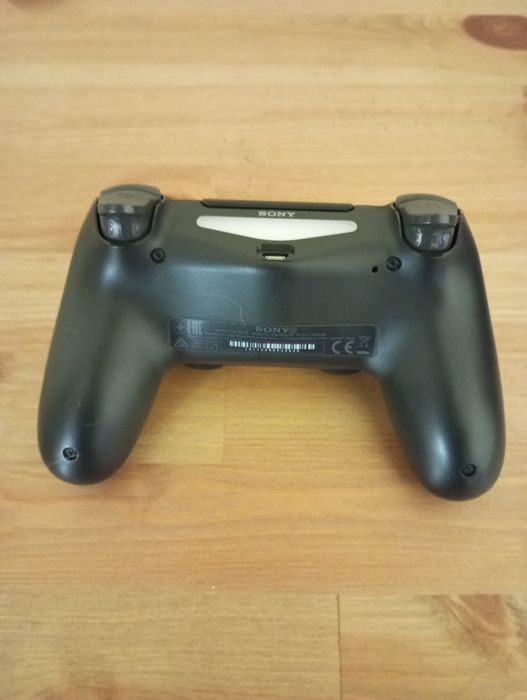 Vendo PS4 Slim 1tb + Comando  c/jogos