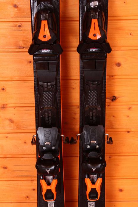 Narty Atomic Redster Q7 Revoshock 2026 176 cm + Atomic M12, TITANAL !!!