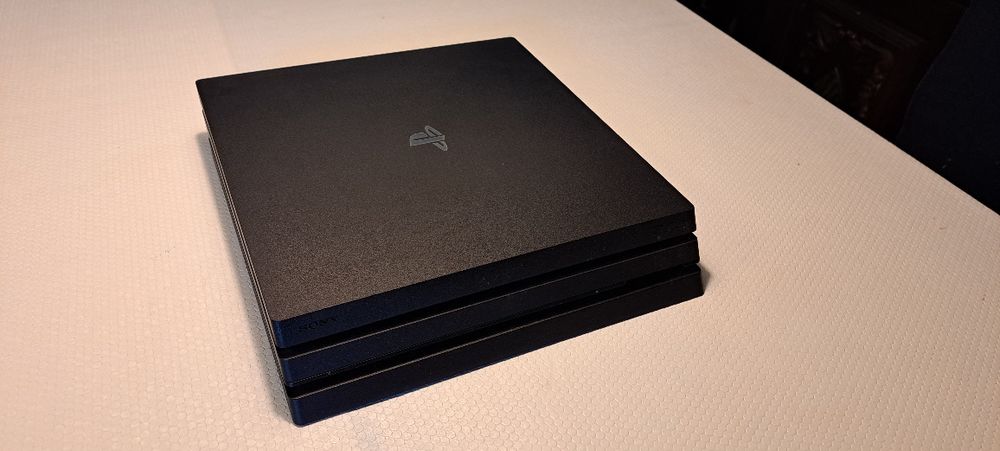Consola PS4 Pro 1TB + 2 Dualshock 4