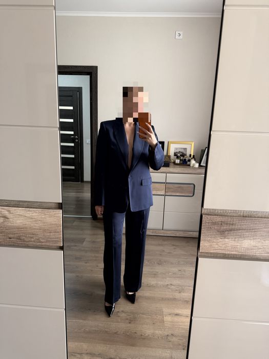 Чотири костюми Zara за 9 000 тис