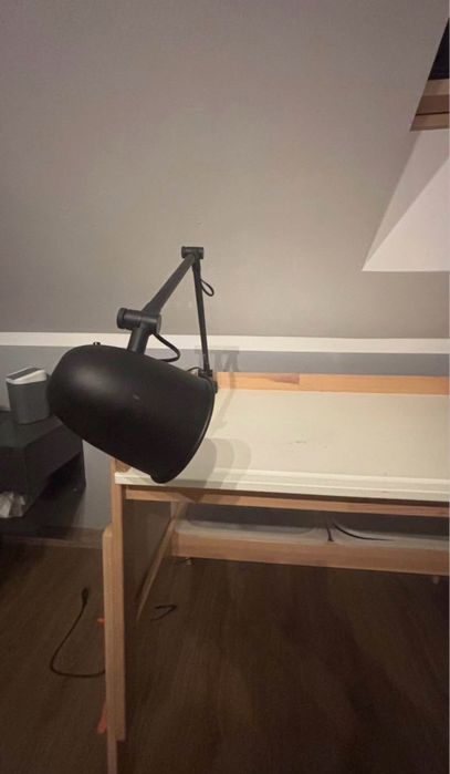 Biurko ikea flisat z lampka