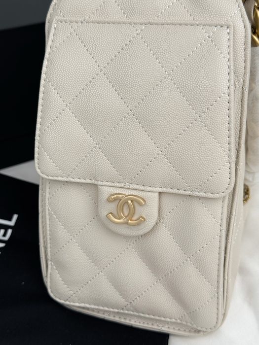 Сумка Chanel 25 Small Handbag in Cream Caviar Leather with Gold Hardware