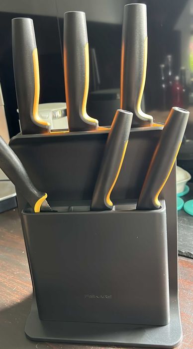 Zestaw noży kuchennych w bloku Fiskars 5 szt