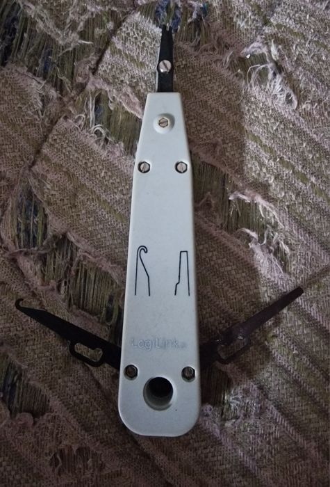 Alicate de Cravar Tomadas e Reguas RJ45