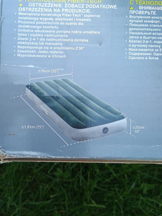 Materac dmuchany z pompką nożną Intex