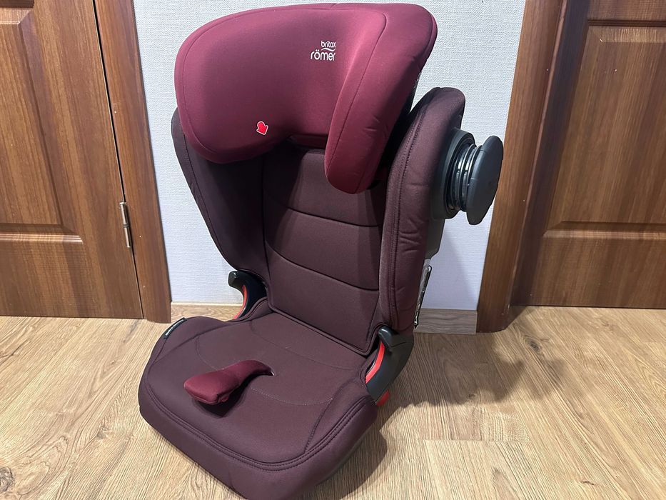 Продам б/в автокрісло Britax-Romer Kidfix III M Burgundy Red