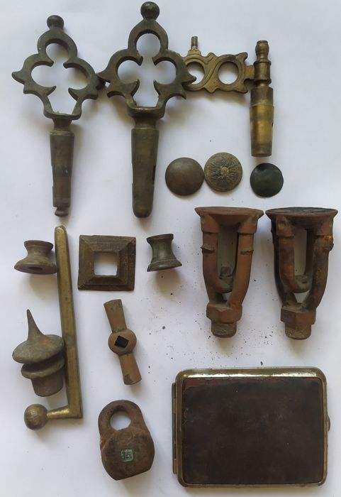 На подарок ваза из латуни