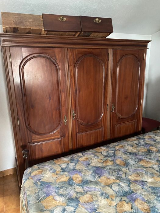 Roupeiros em madeira