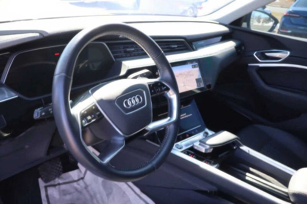 Audi e-tron quattro Prestige Sportback      2021