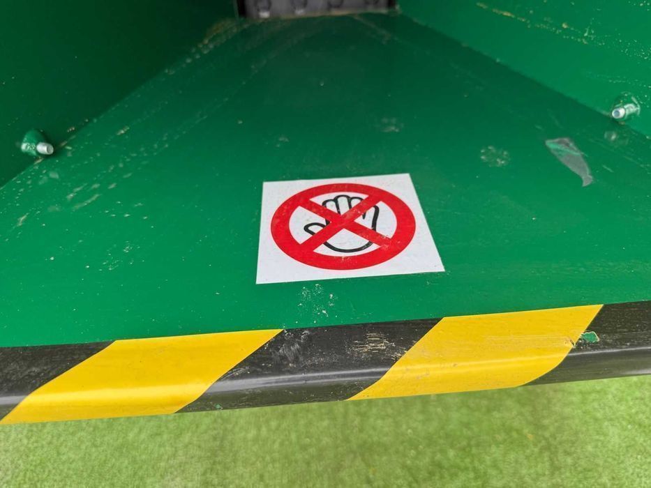 Rębak Do Gałęzi 8/11 cm Drewna Sam Ciągnie Rozdrabniacz Do Traktora