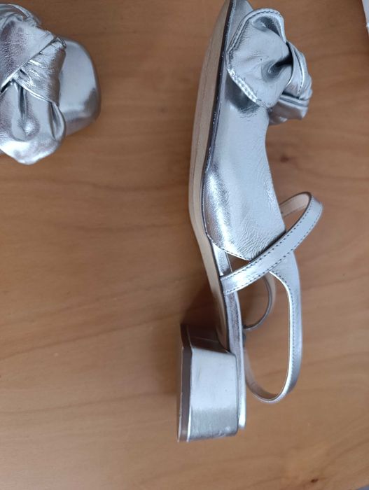Sandálias Arezzo prateadas 37 m novas sem etiquetas. Nunca usadas.