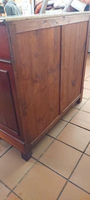 Comoda antiga com marmore