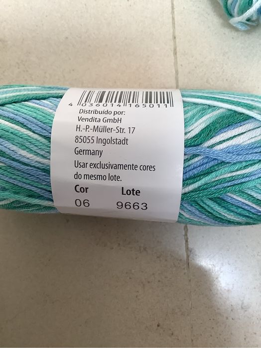 Fios e agulha para tricot